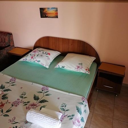 Hotel Bcm Family House Două Mai Esterno foto