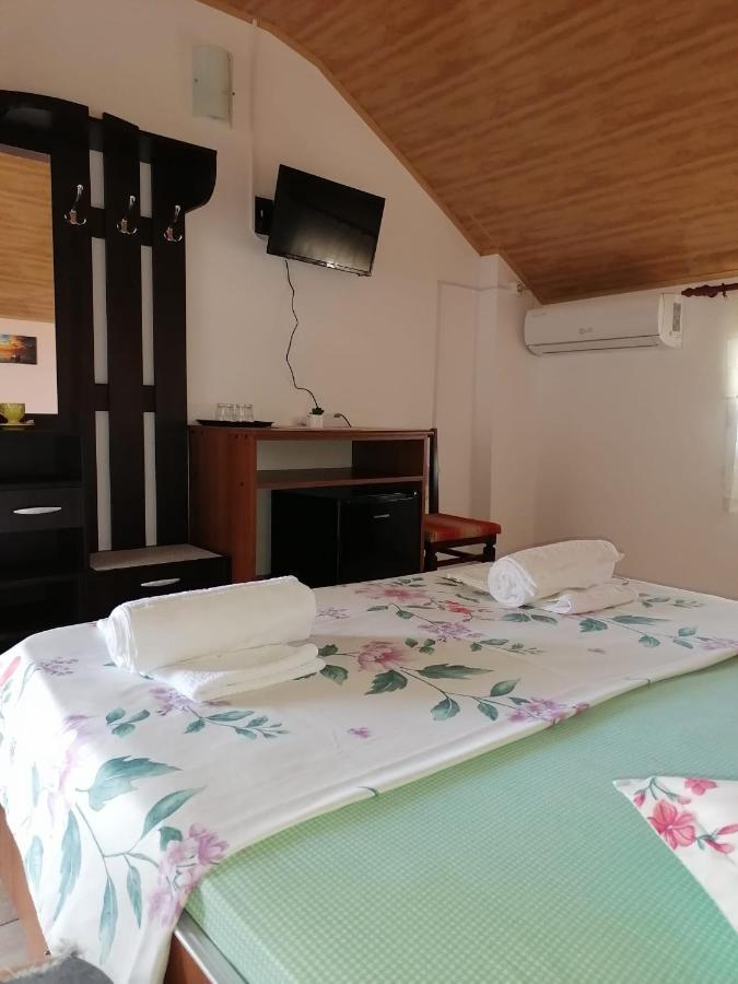 Hotel Bcm Family House Două Mai Esterno foto