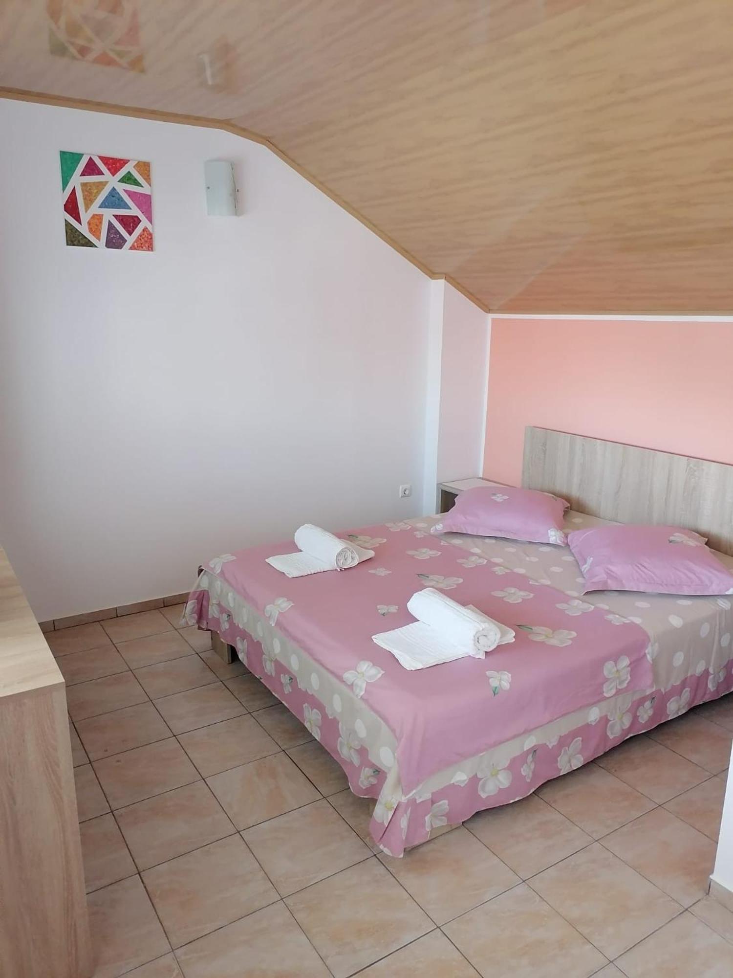 Hotel Bcm Family House Două Mai Esterno foto
