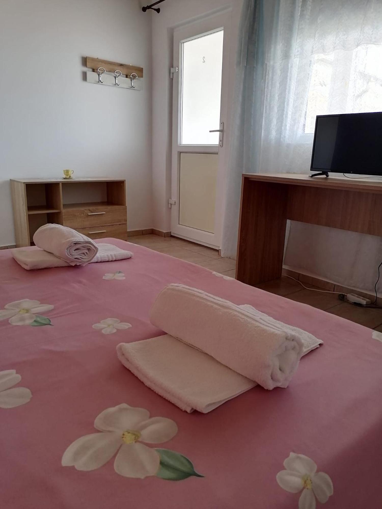 Hotel Bcm Family House Două Mai Esterno foto